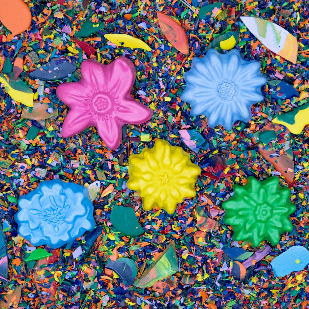 Colored crayon flowers packaged in a plastic-free Kraft box