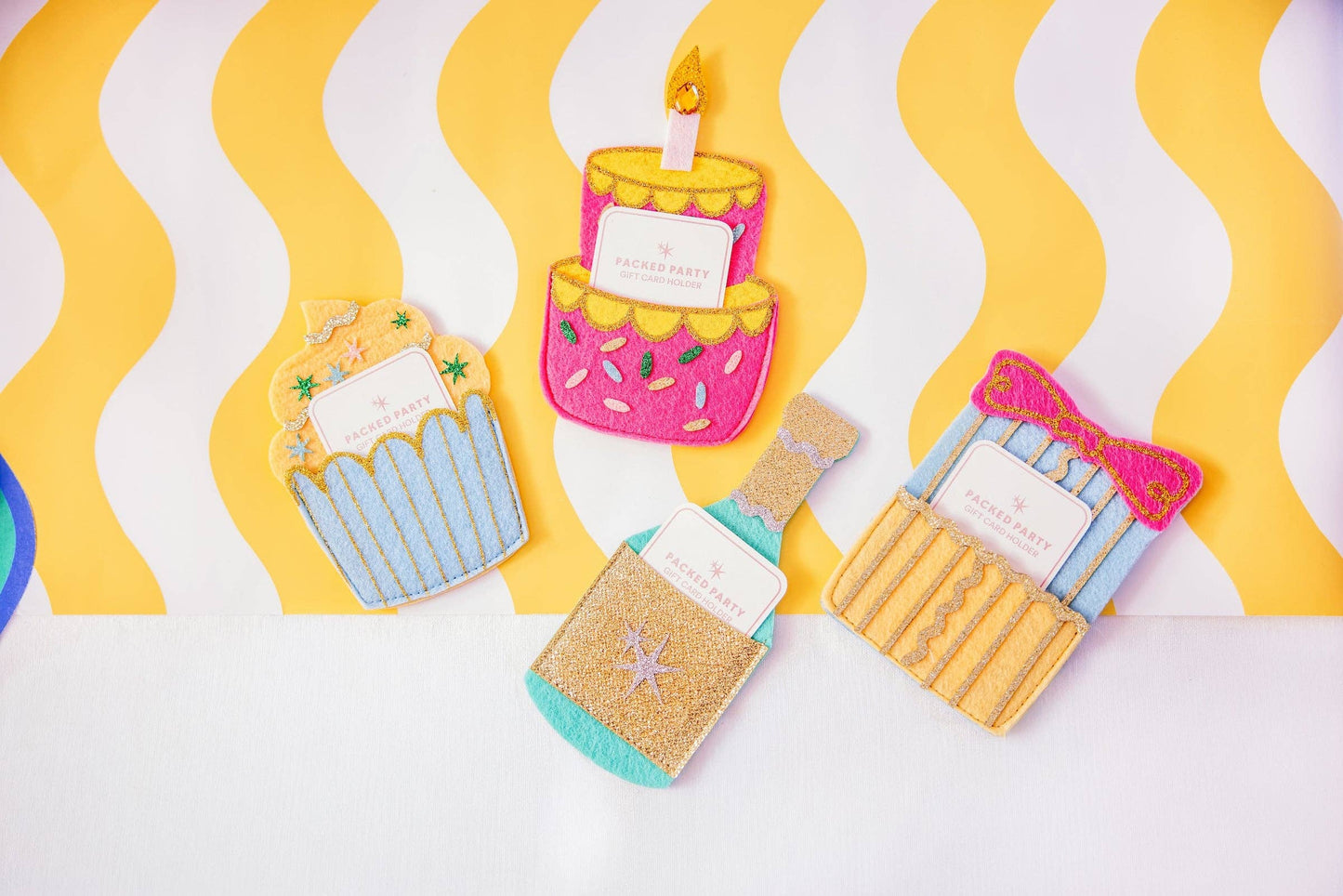 Cupcake gift card holder shown with product details and dimensions.