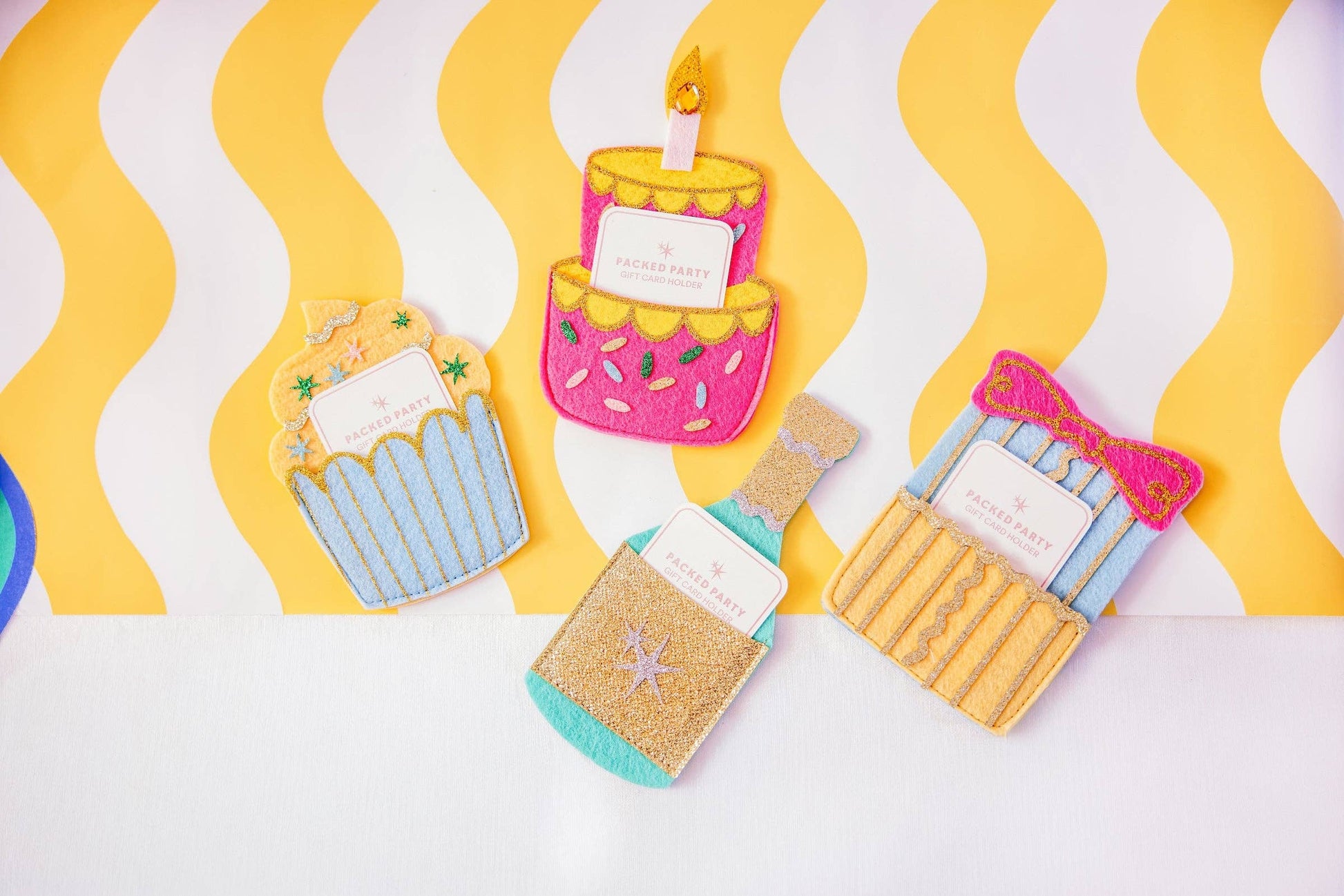 Cupcake gift card holder shown with product details and dimensions.